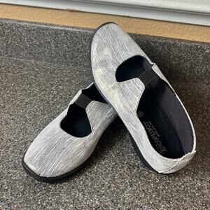 Arcopedico Women EU 41 US 9.5 Comfort Casual Metallic Gold Mary Jane Fabric Shoe